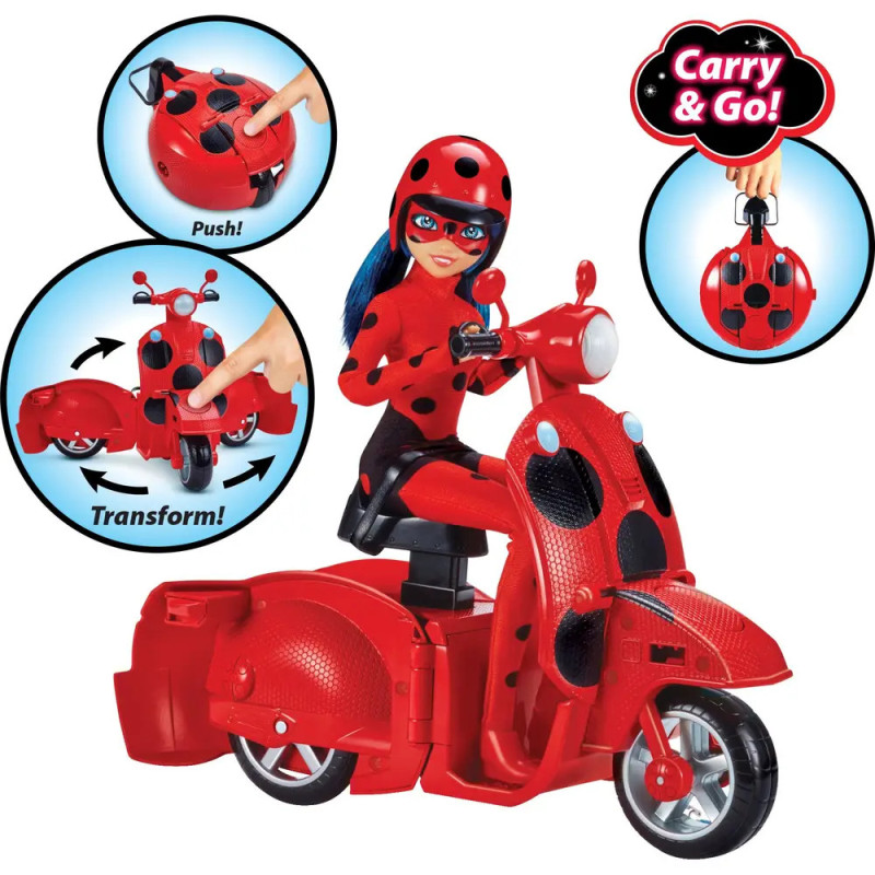 Marienkäfer-Puppe fährt einen roten Roller im Marienkäfer-Design, der sich in einen Tragekoffer verwandeln lässt. Marienkäfer-Puppe fährt einen roten Roller im Marienkäfer-Design, der sich in einen Tragekoffer verwandeln lässt.