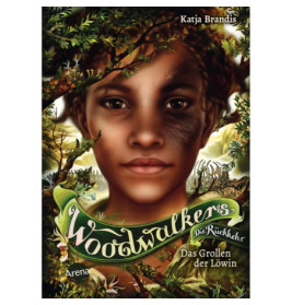 Buchcover: Ein Mädchen, dessen halbes Gesicht zur Löwin wird, umgeben von Blättern. Titel: Woodwalkers.