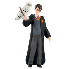 Spielfigur eines Jungen mit Brille und Umhang, der einen Zauberstab hält. Eine weiße Eule sitzt auf seinem Arm.