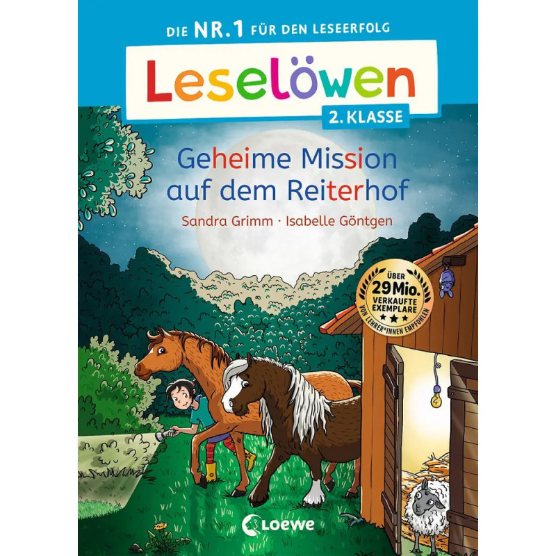 Buchcover: Geheime Mission auf dem Reiterhof mit zwei Pferden, einem Kind und Stall, für Zweitklässler geeignet.