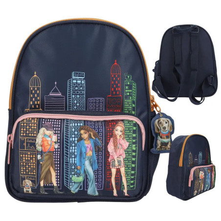 Dunkelblauer Rucksack mit Stadtmotiv, Modepuppen und Hundeschlüsselanhänger, von vorne, hinten und seitlich gezeigt.