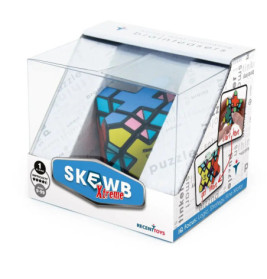 Ein Skewb Xtreme Puzzle in bunter Verpackung, teils von einer transparenten Kunststoffbox umschlossen.