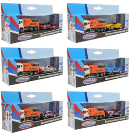 Vier Spielzeugauto-Sets mit je einem orangefarbenen Abschleppwagen und verschiedenen Sportwagen in Boxen.