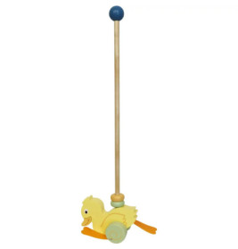 Gelbes Holz-Schiebespielzeug in Entenform, orange Füße, langer Griff mit blauem Knauf.