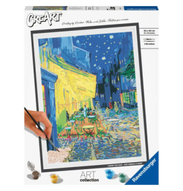Malen-nach-Zahlen-Set mit Van Goghs Caféterrasse am Abend, eine Hand malt das Motiv aus.