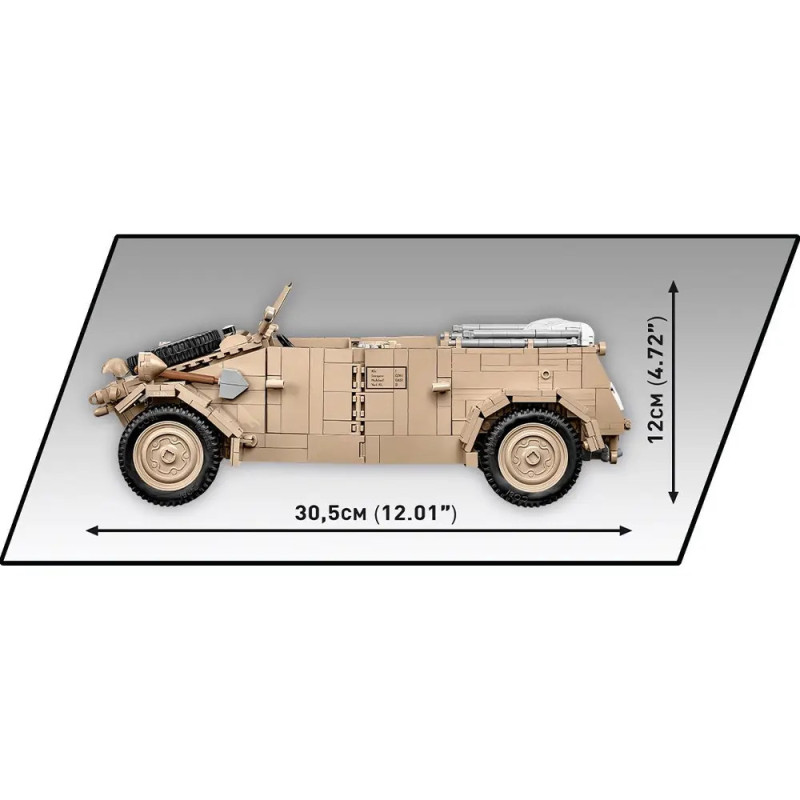 Seitenansicht eines sandfarbenen Modell-Militärfahrzeugs, 30,5 cm lang und 12 cm hoch. Seitenansicht eines sandfarbenen Modell-Militärfahrzeugs, 30,5 cm lang und 12 cm hoch.