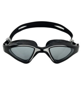 Schwarze und graue Schwimmbrille mit getönten Gläsern und verstellbarem Band, von vorn betrachtet.