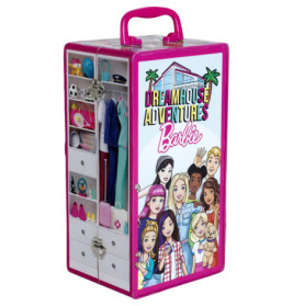 Barbie Dreamhouse Adventures Koffer mit abgebildeten Figuren, Haus und Zubehör auf der Vorderseite.
