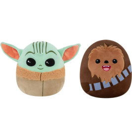 Zwei Plüschfiguren der Star-Wars-Charaktere Grogu (Baby Yoda) und Chewbacca auf weißem Hintergrund.