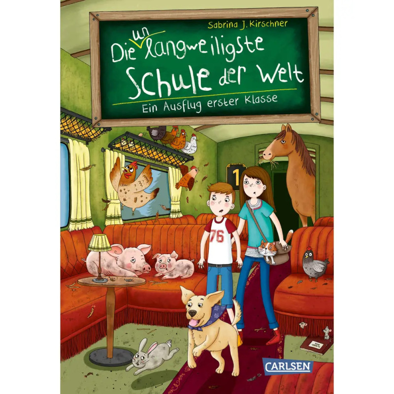 Zwei Kinder stehen in einem Zugwaggon, umgeben von Tieren wie Pferd, Schweinen, Eulen und einem Hund.