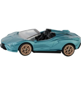 Ein türkisfarbenes Spielzeug-Cabrio mit goldenen Rädern, seitlich vor weißem Hintergrund fotografiert.