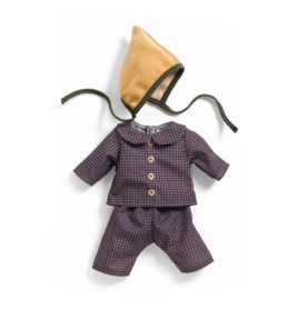 Puppenoutfit mit kariertem Jackett, Shorts und beigefarbener, spitzer Mütze mit grünen Bändern.