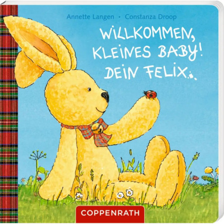 Illustration eines gelben Plüschhasen mit Marienkäfer auf der Pfote, sitzend im Gras unter blauem Himmel.