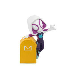 Cartoonfigur mit weißer Kapuze lehnt an gelbem Briefkasten und winkt mit einer Hand.