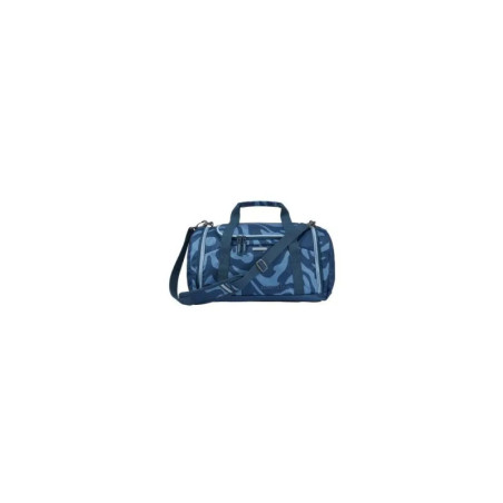 Blaue Camouflage-Sporttasche mit Griffen und verstellbarem Schulterriemen vor weißem Hintergrund.