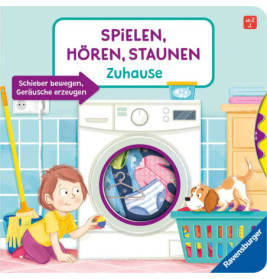 Ein Kind und ein Hund beobachten Wäsche in einer bunten, gefliesten Waschküche beim Waschen.