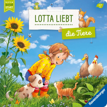 Ein Mädchen lächelt Hund, Katze, Enten und Eichhörnchen in einem sonnigen Garten mit Sonnenblumen an.