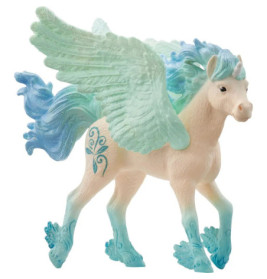 Ein pastellfarbenes Pegasus-Spielzeug mit blauen Flügeln, Mähne, Schweif und blauen Verzierungen am Körper.