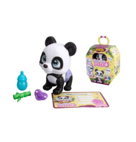Spielset mit Pandabärenfigur, Adoptionsurkunde, Fläschchen, Bambus, Herz und bunter Verpackung.