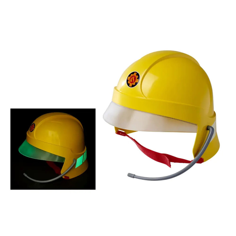 Gelber Spielzeug-Feuerwehrhelm mit rotem Kinnriemen und leuchtend grünem Visier, in hellen und dunklen Umgebungen gezeigt. Gelber Spielzeug-Feuerwehrhelm mit rotem Kinnriemen und leuchtend grünem Visier, in hellen und dunklen Umgebungen gezeigt.