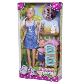 Steffi Love Rabbit Family Set mit zwei Puppen, Hasenfiguren und blauem Stall in einer Schachtel.