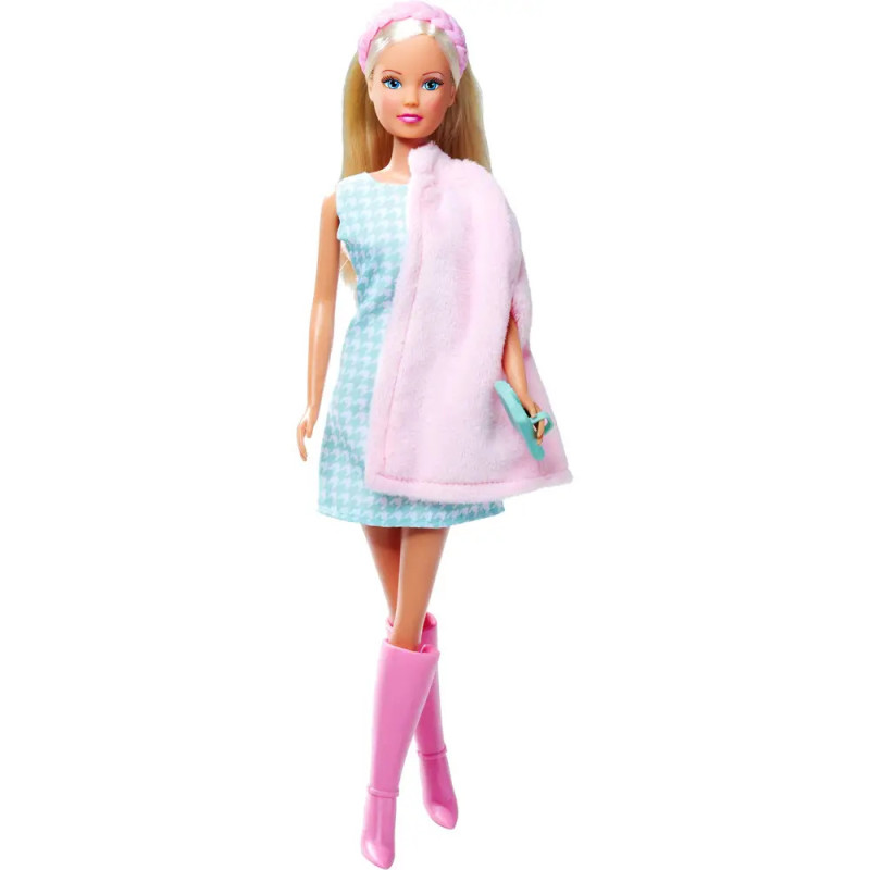 Barbie-Puppe mit blauem Kleid, pinken Stiefeln, pinkem Haarband sowie rosa Mantel und Tasche in der Hand.