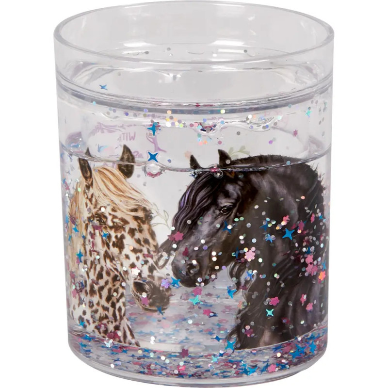 Transparenter Becher mit Glitzer und Sternen, darauf zwei Pferde abgebildet, eines gefleckt, eines schwarz.