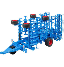 Blauer Agrar-Kultivatoranhänger mit rot umrandeten Rädern, zusammengeklappt für den Transport gezeigt.