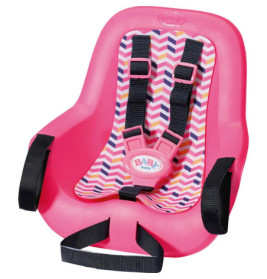 Rosa Kindersitz mit buntem Zickzackmuster und schwarzen Gurten.