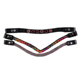 Drei schwarze Lederriemen mit bunter Perlenstickerei und Druckknöpfen liegen überlappend angeordnet.