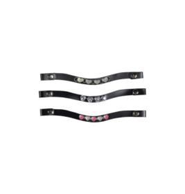 Drei schwarze Lederbänder mit silbernen und pinken Nieten liegen nebeneinander auf weißem Hintergrund.