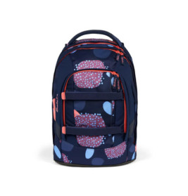 Dunkelblauer Rucksack mit roten und pinken Kreismustern sowie orangefarbenen Reißverschlussdetails, aufrecht stehend.