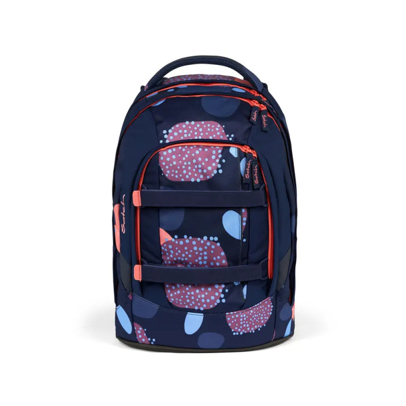 Dunkelblauer Rucksack mit roten und pinken Kreismustern sowie orangefarbenen Reißverschlussdetails, aufrecht stehend. Dunkelblauer Rucksack mit roten und pinken Kreismustern sowie orangefarbenen Reißverschlussdetails, aufrecht stehend.