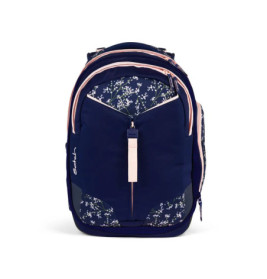 Dunkelblauer Rucksack mit Blumenmuster, pinken Reißverschlüssen und mehreren Fächern, frontal abgebildet.