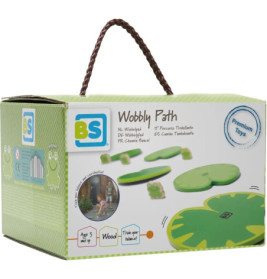 Eine Schachtel mit der Aufschrift Wobbly Path, grünen Trittsteinen und einem Seilgriff oben.