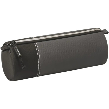 Schwarzes, zylindrisches Etui mit Reißverschluss, weißer Naht und kleinem Stoffanhänger am Zipper.