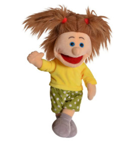 Handpuppe mit braunen Haaren, gelbem Shirt, grüner gepunkteter Hose und grauen Schuhen, lächelt.