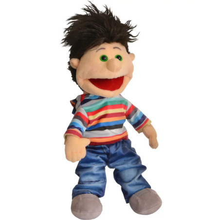 Eine Plüschpuppe mit stachelig braunen Haaren, gestreiftem Shirt, blauer Hose und grauen Schuhen.