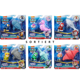 Sechs Paw Patrol Aqua Pups Spielsets, jeweils mit einer Hundefigur und passendem Meerestier-Fahrzeug.