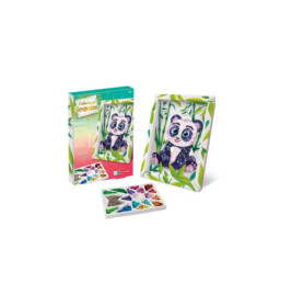 Bastelset mit Pailletten-Panda, Schachtel und Tablett mit bunten Pailletten auf weißem Hintergrund.