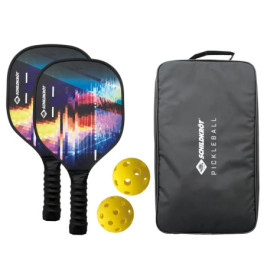 Zwei bunte Pickleball-Schläger, zwei gelbe Bälle und eine schwarze SCHILDKROT-Tragetasche.