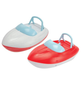 Zwei kleine Spielzeug-Schnellboote, weiß und rot, mit blauen Windschutzscheiben auf weißem Hintergrund.