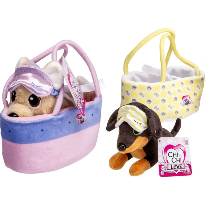 Zwei Plüschhunde mit Schlafmasken in bunten Taschen, dazu ein CHI CHI LOVE-Anhänger.