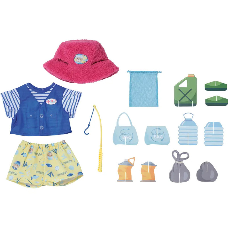 Set mit Camping-Spielzeug: rosa Hut, blaue Weste, gestreiftes Shirt, gelbe Shorts, Taschen und Ausrüstung. Set mit Camping-Spielzeug: rosa Hut, blaue Weste, gestreiftes Shirt, gelbe Shorts, Taschen und Ausrüstung.