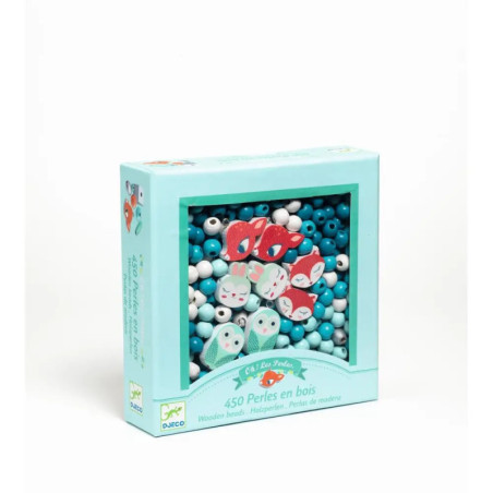 Box mit 450 blauen, weißen und roten Holzperlen, teils mit niedlichen Tiergesichtern.