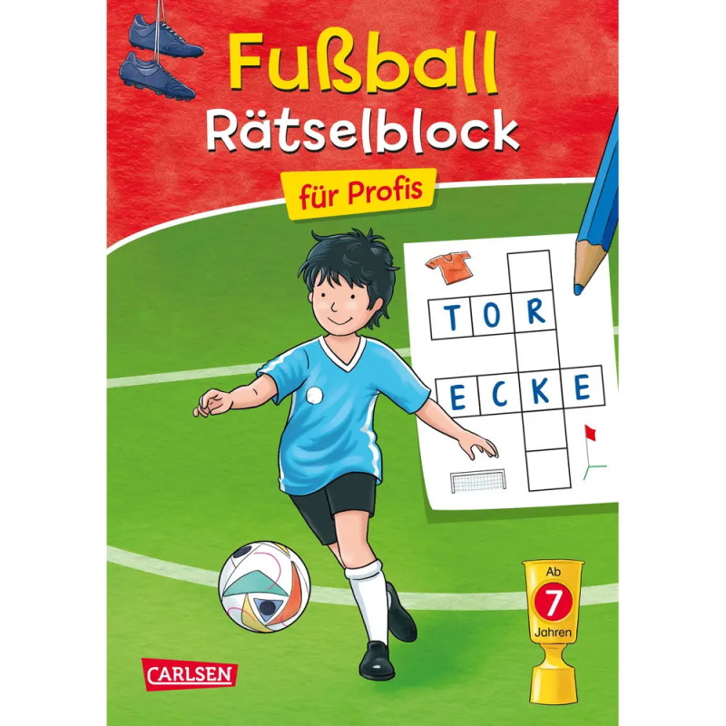 Buchcover mit einem lächelnden Jungen im blauen Fußballtrikot und einem Kreuzworträtsel zum Thema Fußball.