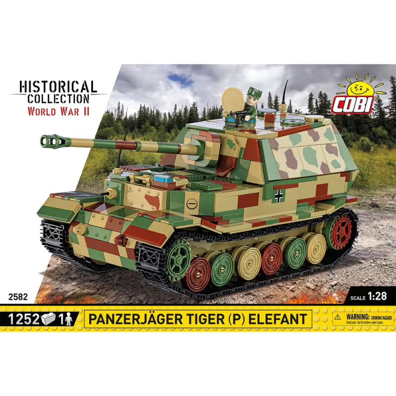 COBI-Box zeigt ein getarntes Panzerjäger Tiger Elefant Modell im Freien, Zweiter Weltkrieg. COBI-Box zeigt ein getarntes Panzerjäger Tiger Elefant Modell im Freien, Zweiter Weltkrieg.
