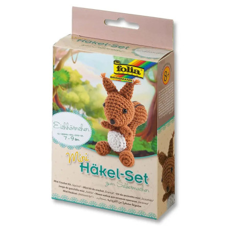 Box eines Mini-Häkelsets zum Erstellen eines Eichhörnchens, mit Bild des fertigen Spielzeugs auf der Vorderseite.