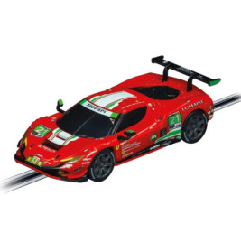 Rotes Spielzeug-Rennauto mit weißen und grünen Streifen, Nummer 21 und Logos auf einer Slotcar-Bahn.