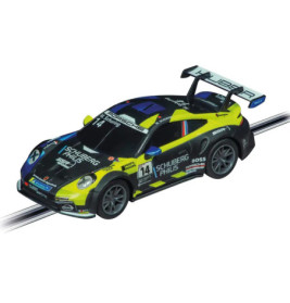 Gelber und schwarzer Porsche-Rennwagen als Spielzeug auf Slotcar-Bahn mit Sponsorlogos und der Nummer 14.